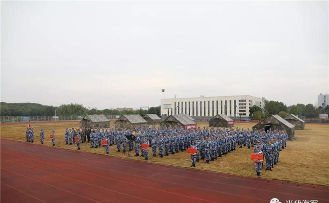 纷至沓来力争上游，硝烟弥漫赛场欢呼不断