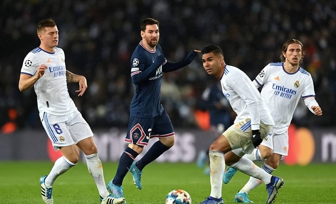 皇马传射建功，阿贾克斯新星横空出世，场边球探频频记笔记的简单介绍