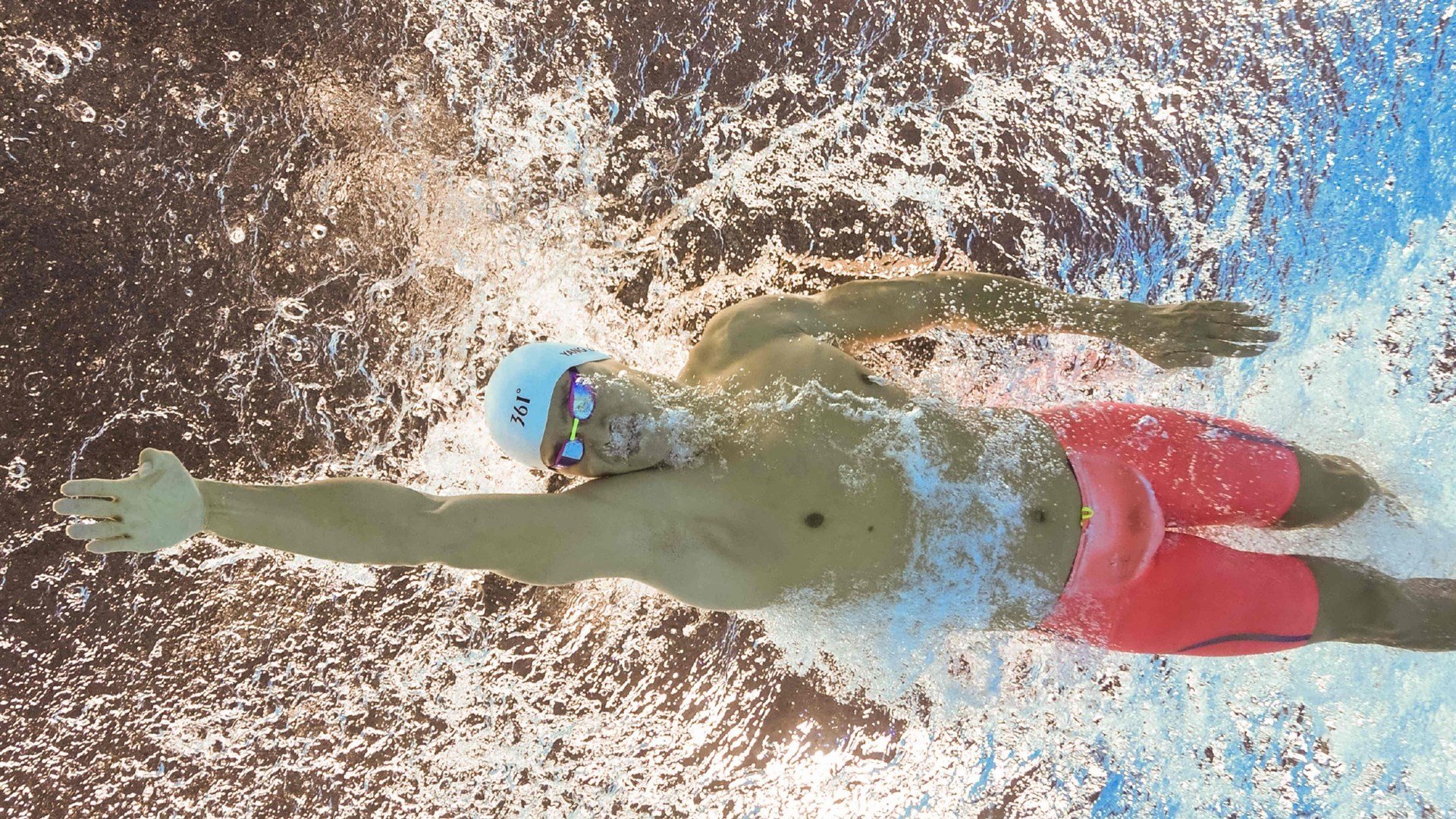 世俱杯次回合对决在即！纽约尼克斯演练定位球，洛杉矶快船密集防守应对